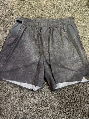 Lululemon Surge Liner-less Short Gravel Dust Asphalt Grey Small